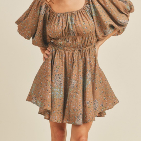 Dresses & Skirts - Bubble sleeve dress mocha floral